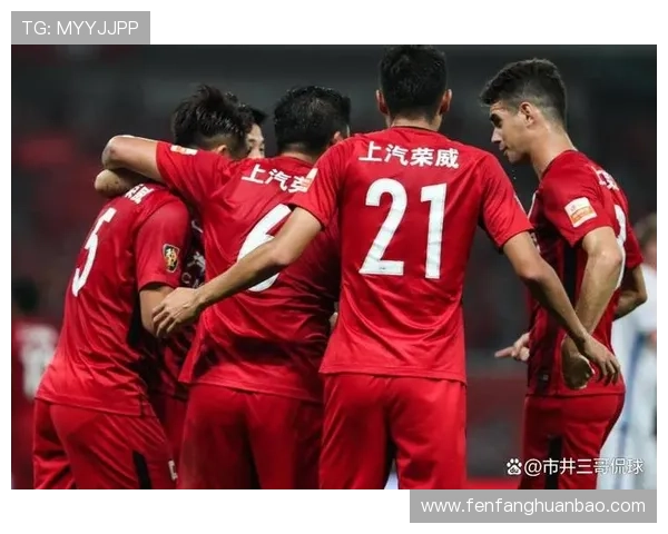 巴甲门将开球失误被对手偷袭瞬间引发全场哄笑